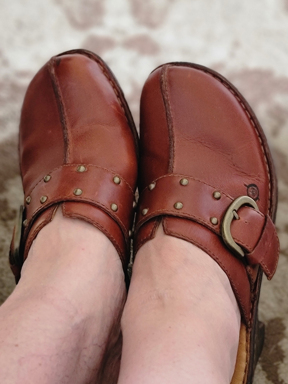 BORN LEATHER CLOGS - Picture 10 of 12